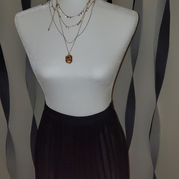 Skirt (Black) - Picture 3 of 9